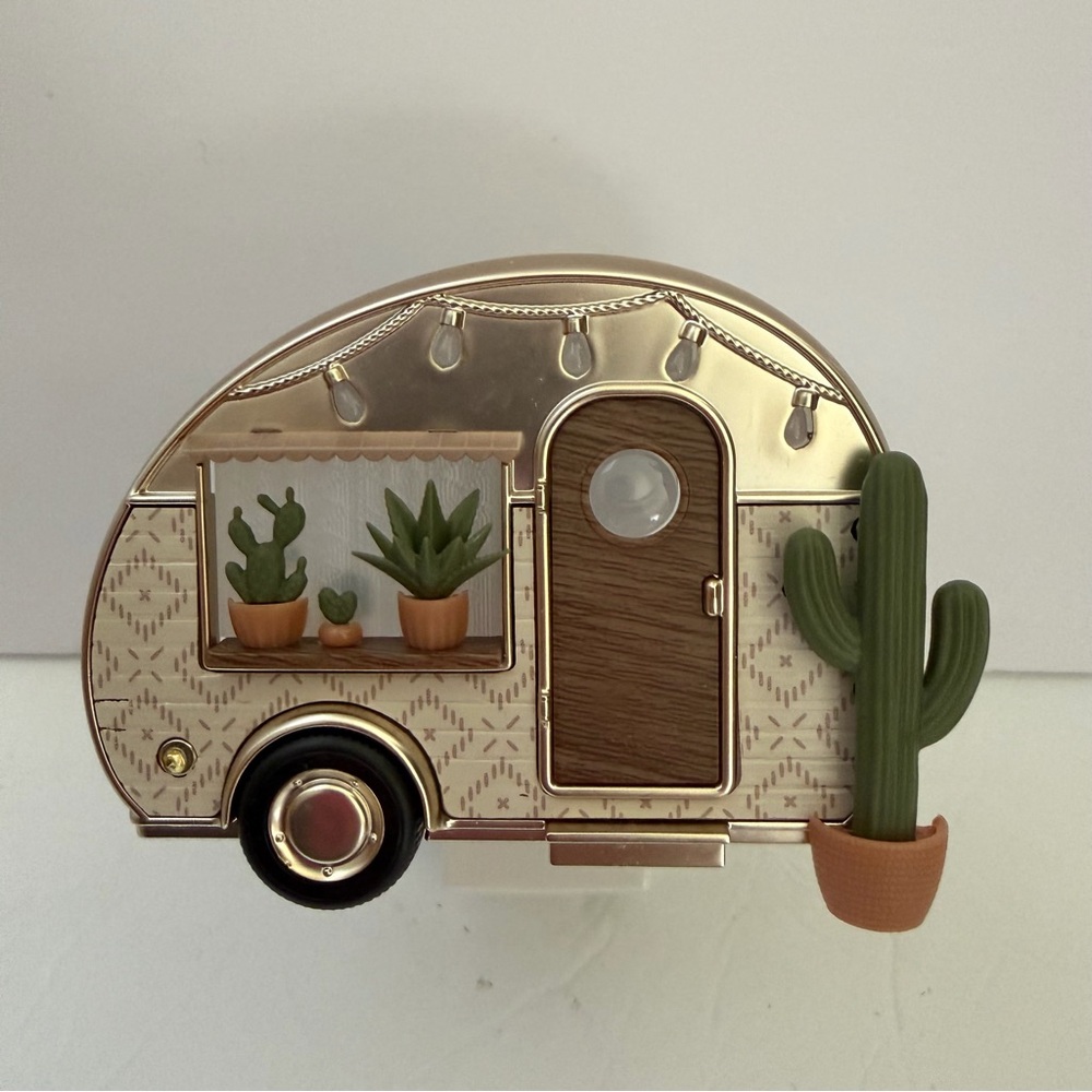 Cactus Camper Wallflower Nightlight - Picture 8 of 11